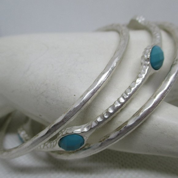 Cabochon Bangle Bracelet Oval Turquoise Plastic Cabochon SilverTone Metal Bangel - Picture 2 of 7